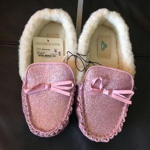 Thereabouts girl’s slippers/pink/glitter/size 12-13/nwt